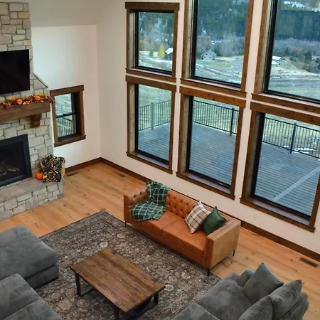 Trails End Lodge